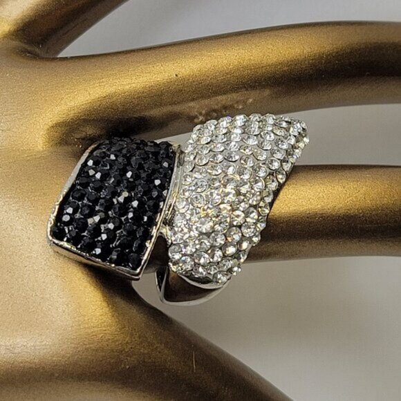 Huge Black and Silver Crystal Fashion Cocktail Ring - Size 5 - Picture 3 of 11